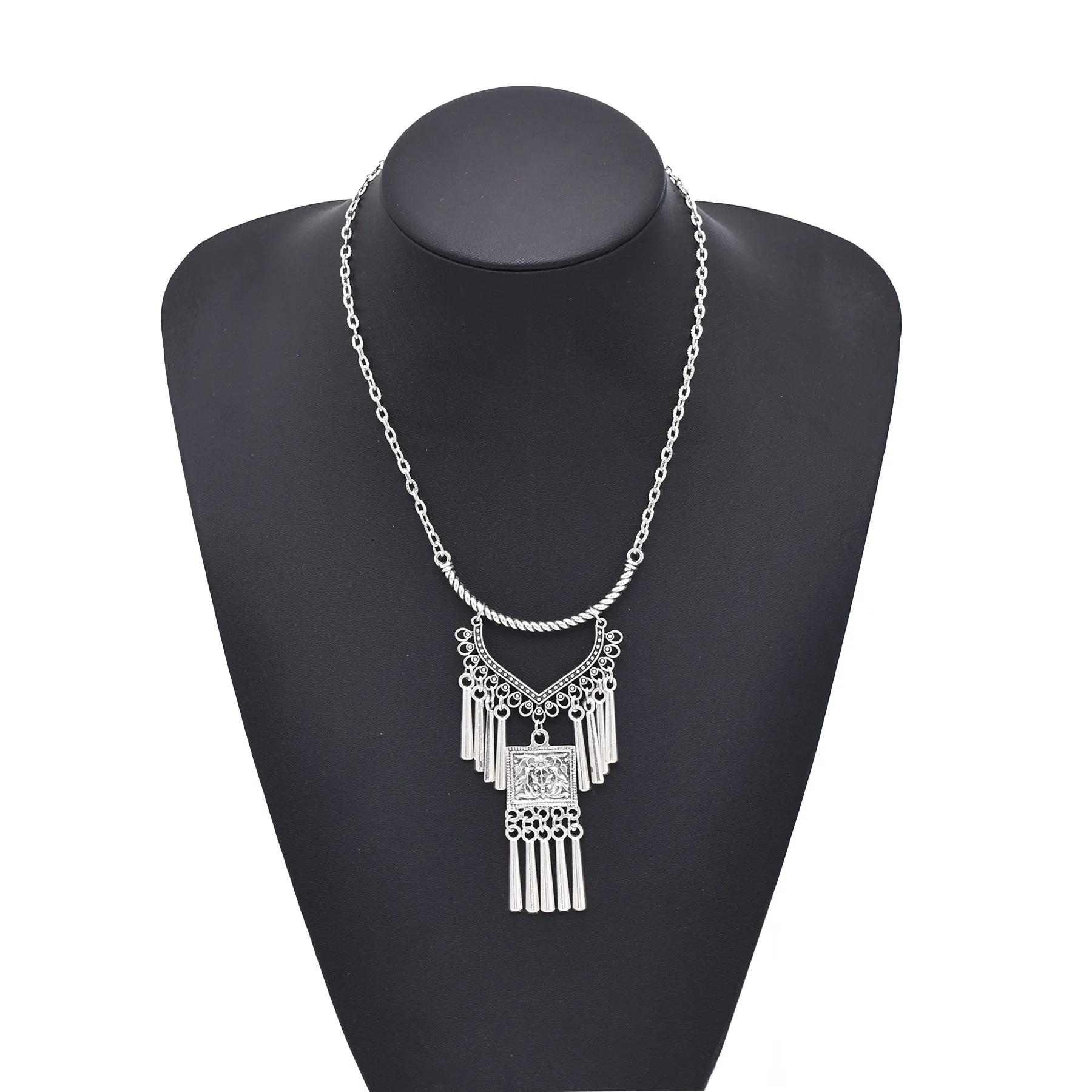 Collier pendentif élément ethn - Women Accessories Nepal avis et prix